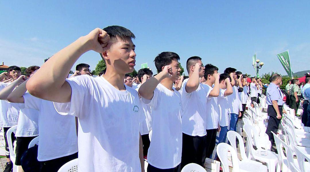 兵役登記證上大學(xué)一定要嗎？詳解兵役登記與大學(xué)入學(xué)要求，關(guān)于兵役登記證與大學(xué)入學(xué)要求的詳解，是否上大學(xué)必須持有兵役登記證？