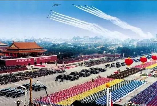 慶祝祖國輝煌，50周年國慶大閱兵高清完整版回顧，慶祝祖國輝煌，國慶大閱兵高清完整版回顧，共襄五十周年慶典盛況
