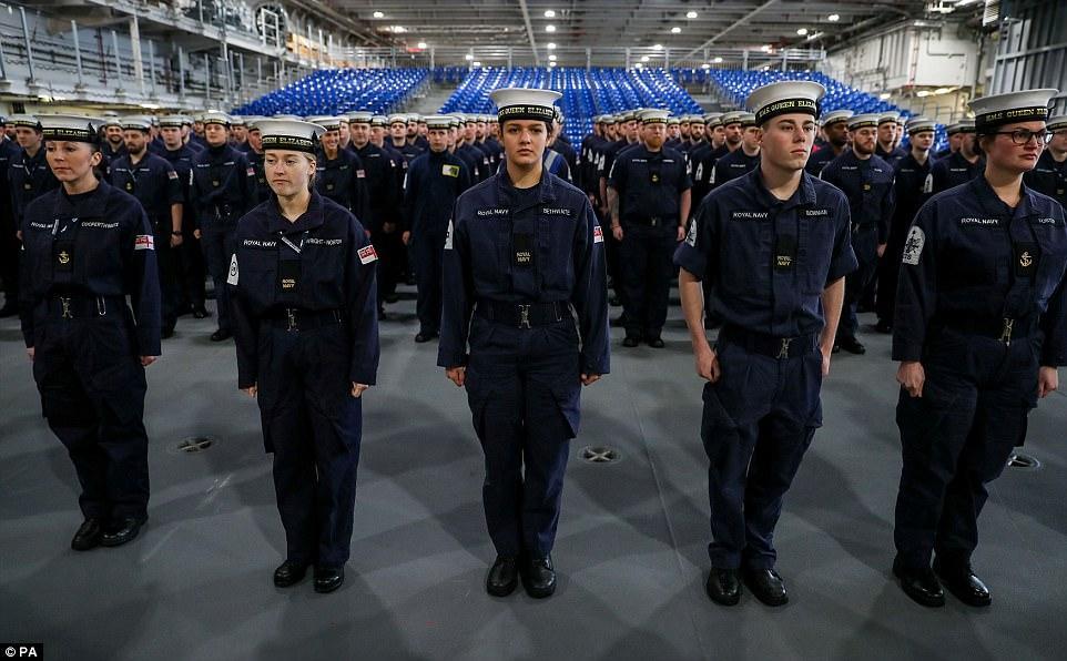 伊麗莎白女王號航母圖片，展現(xiàn)英國海軍力量的驕傲，伊麗莎白女王號航母展示英國海軍力量的風采