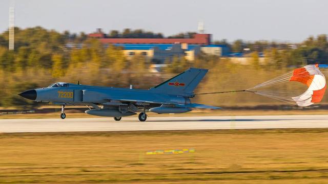 關(guān)于2022年殲-7還有多少架的探討，探討，殲-7戰(zhàn)機(jī)在2022年的數(shù)量概況