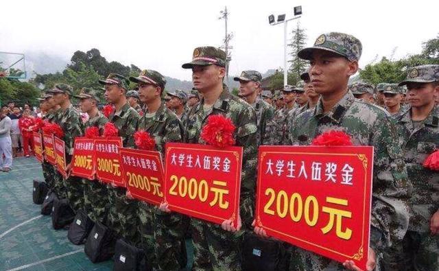 大學生如何參軍，一條充滿榮耀與成長的道路，大學生參軍之路，榮耀與成長的交織