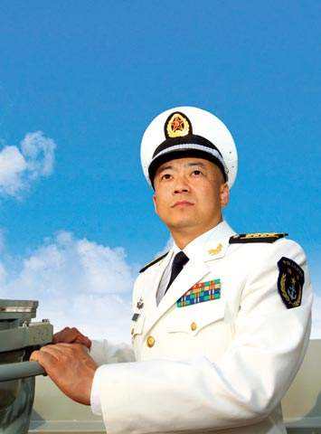遼寧艦現(xiàn)任艦長(zhǎng)——中國(guó)海軍力量的新標(biāo)桿，遼寧艦現(xiàn)任艦長(zhǎng)，中國(guó)海軍力量的新典范