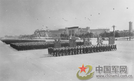 重溫歷史瞬間，探索1959年國慶閱兵視頻，重溫歷史瞬間，探索經(jīng)典，回顧1959年國慶閱兵盛況