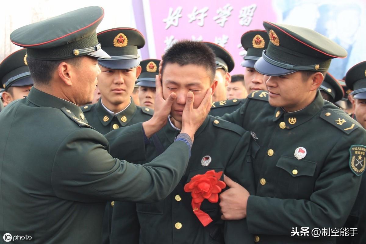 空軍義務(wù)兵在軍隊(duì)中的職責(zé)與角色，探尋空軍義務(wù)兵的主要任務(wù)，空軍義務(wù)兵職責(zé)與角色探究，主要任務(wù)解析