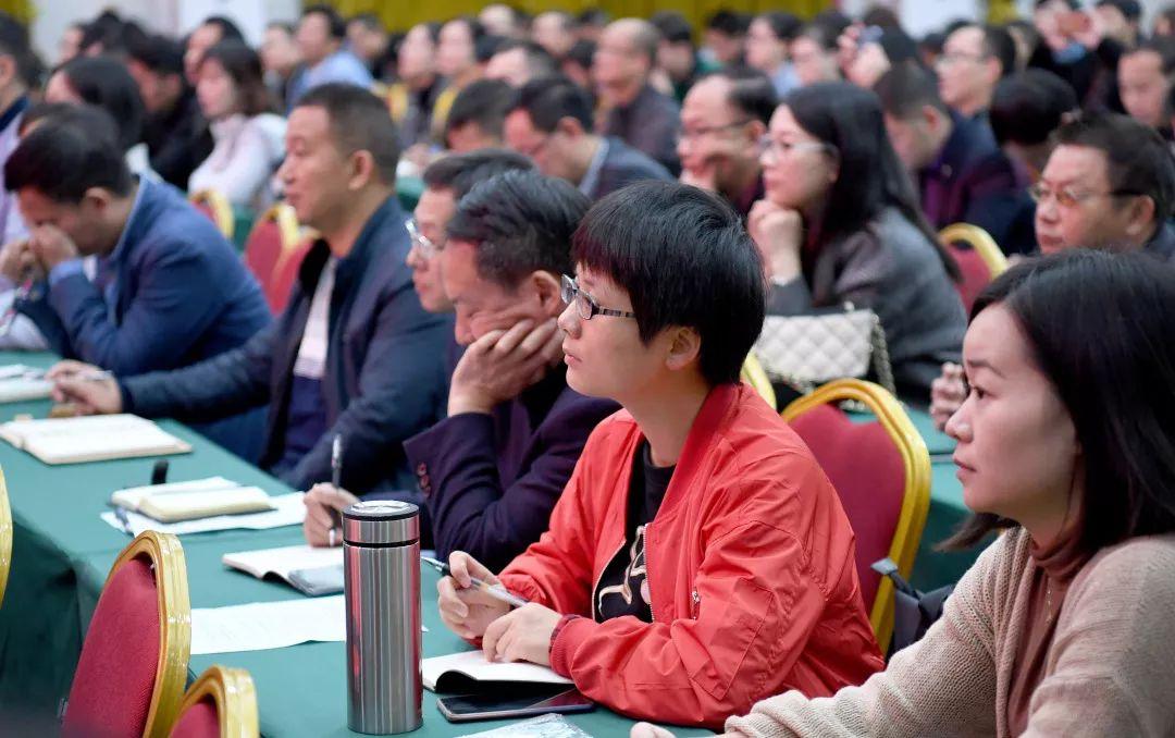 新聞報刊最新一期，深度解讀熱點事件，掌握最新資訊動向，新聞熱點深度解讀，掌握最新資訊動向