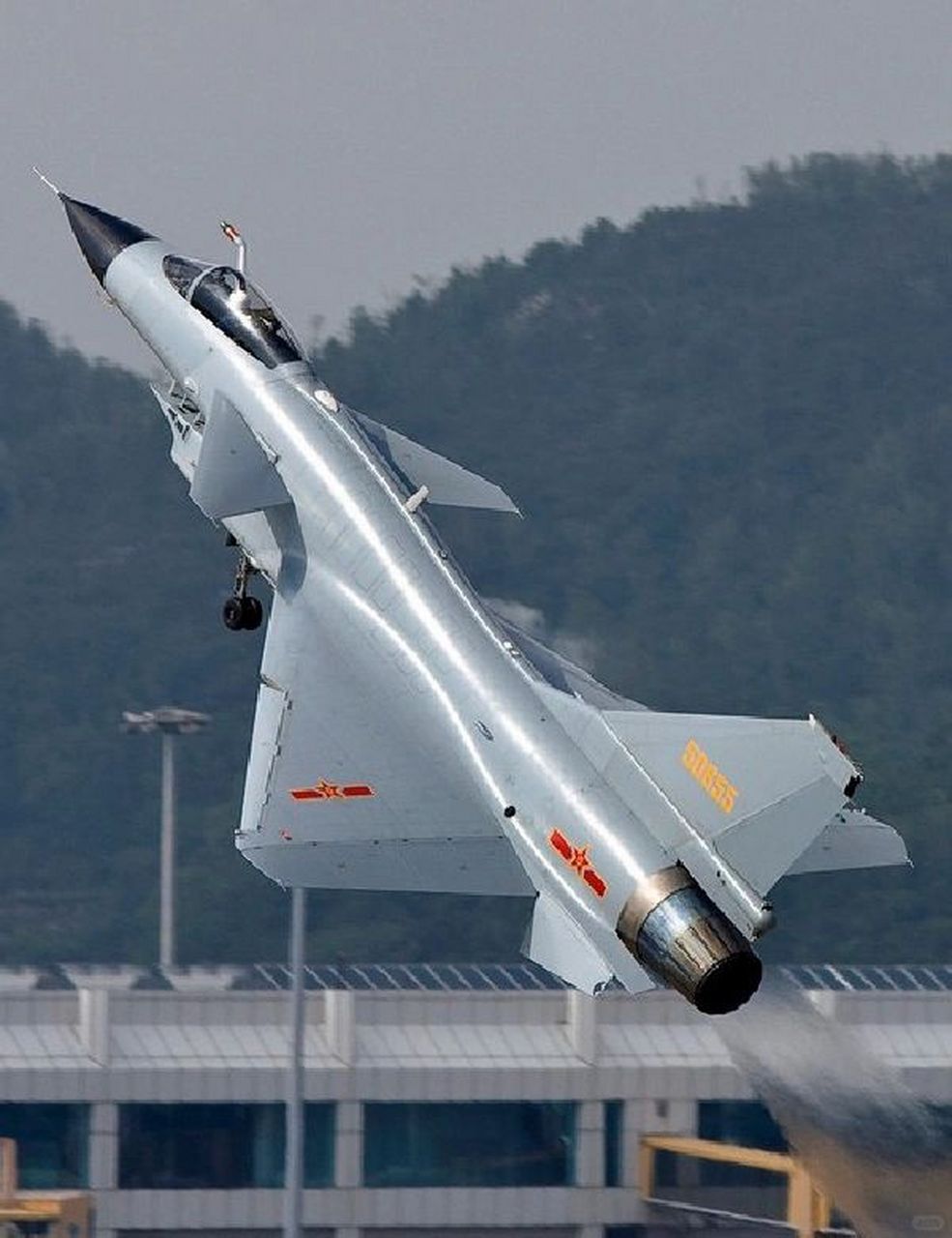 殲-10戰(zhàn)斗機是幾代機？全面解析中國空軍的主力戰(zhàn)機，中國空軍主力戰(zhàn)機殲-10戰(zhàn)斗機的全面解析，幾代機？
