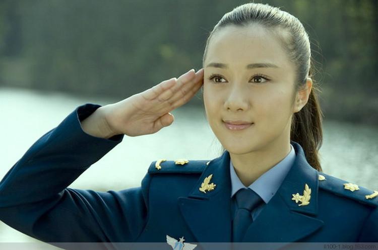 最美女兵軍禮，榮耀與責(zé)任并存，最美女兵軍禮，榮耀與責(zé)任的交響