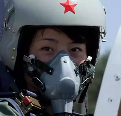 揭秘殲-10女飛行員犧牲真相，英雄背后的故事令人動容，揭秘殲-10女飛行員犧牲真相，英雄背后的感人故事